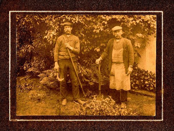 J G( zoon)  en P L (vader) Dries in de kwekerij