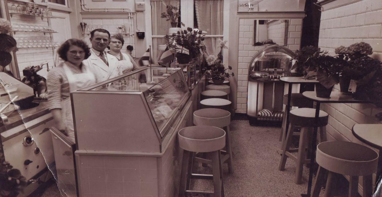 Interieur St. Catharinaplein 1 in  1958 ( fam archief Belde- v Bragt)